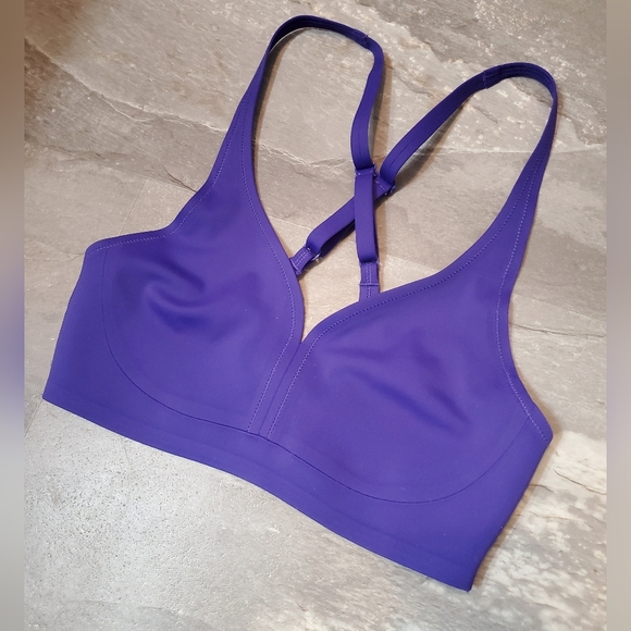 Lululemon Define Bra. Bruised Berry (Purple). Crossed Back. Size 4. - Picture 3 of 6